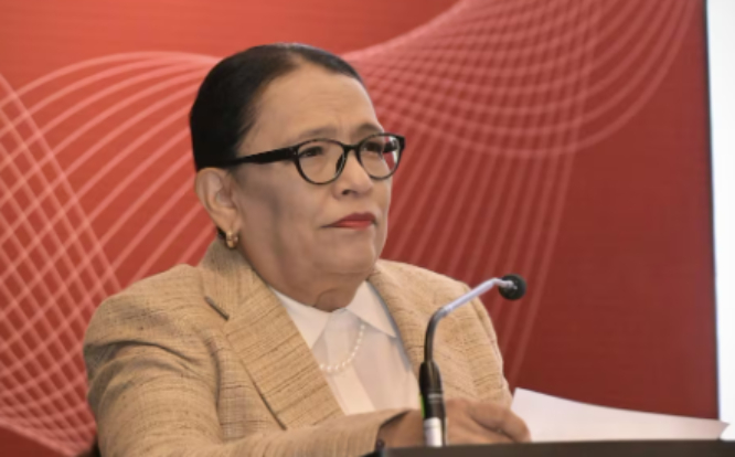 Rosa Icela rodeada de bichos de muy explicable riqueza… ¿Y las diputadas con A?