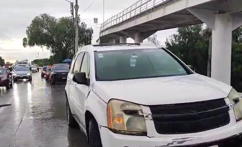 Motociclista derrapa en el Periférico y provoca carambola en Tlaxcalancingo