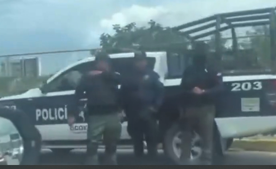 Tras persecución y presunta balacera detienen a un hombre sobre la lateral de la Atlixcáyotl