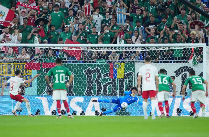 VIDEO Ochoa salva a México en empate a cero con Polonia