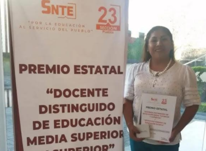 Maestra de CBTIS 184 recibe reconocimiento Docente Distinguido de Educación Media Superior 