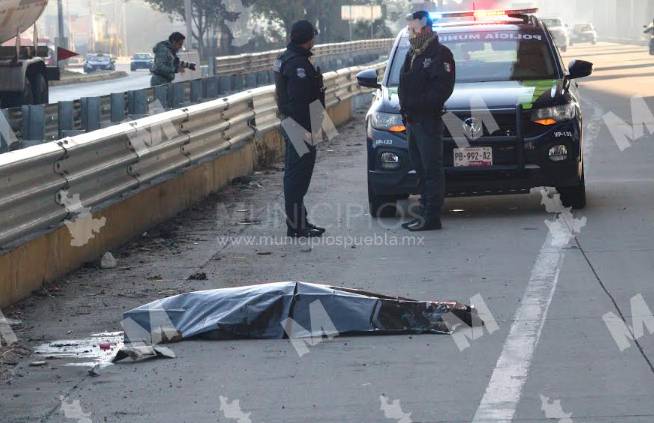Embisten y matan a joven al tratar de cruzar la México-Puebla