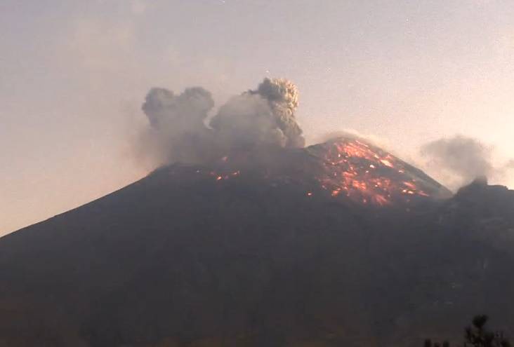 Popocatépetl registra 120 exhalaciones y cuatro explosiones