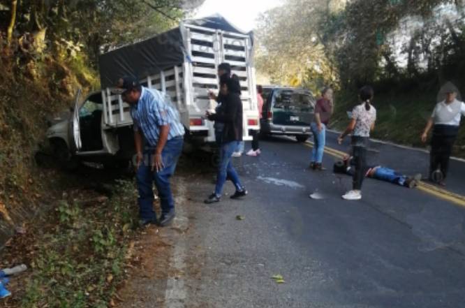 Aparatoso choque en Huauchinango deja varios heridos