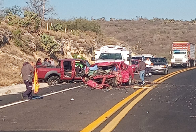 Carambola deja 3 muertos y 5 lesionados en choque en Tehuacán