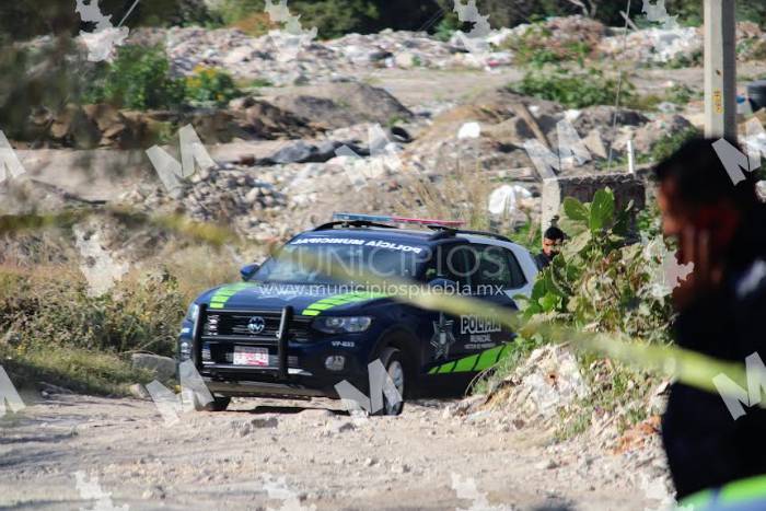 Hallan muerto a hombre con casco y herida en la espalda en Puebla capital