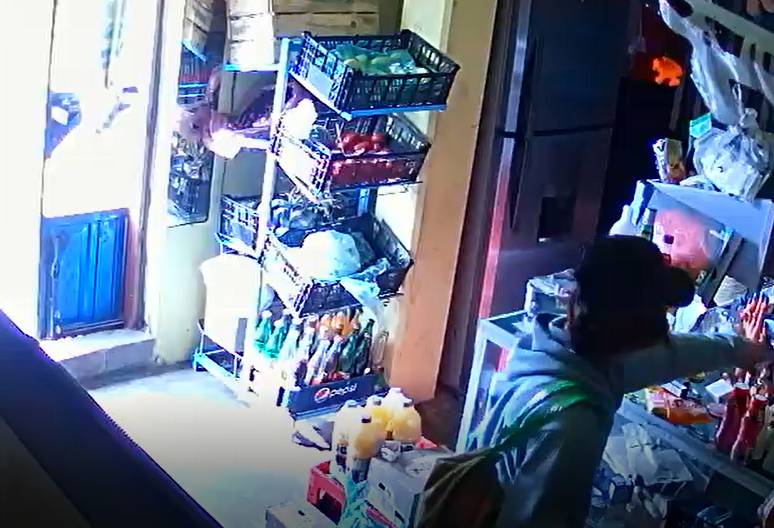 Captan a ladrones robando en establecimiento en Tecamachalco