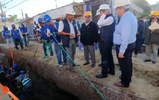 Rivera supervisa obras del colector sanitario en San Sebastián de Aparicio