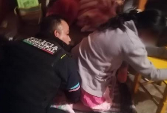 Policías ayudan a dar a luz a mujer en su casa de la colonia Bosques de Los Ángeles