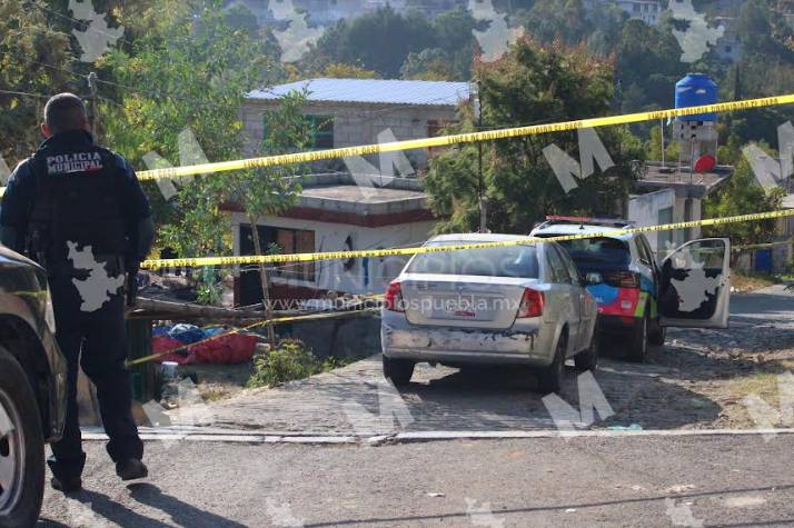 Matan a puñaladas a hombre en el patio de su casa en Puebla capital