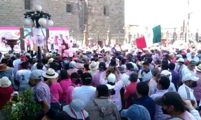 Políticos y ciudadanos llenan el zócalo de Puebla en protesta contra Plan B de la Reforma Electoral