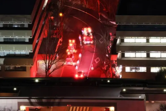 Estudiante ataca con un martillo a compañeros en universidad de Tokio