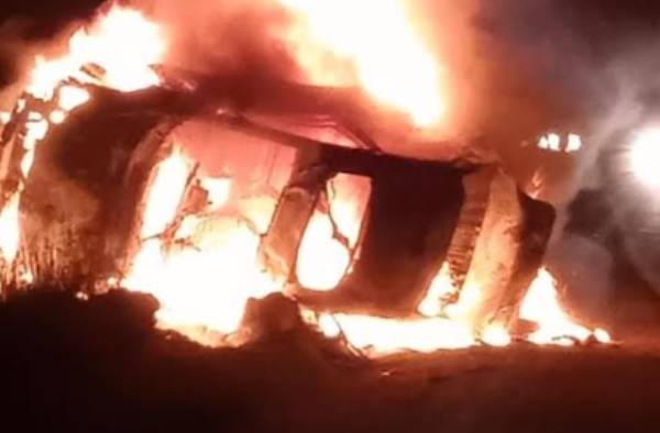 Tras accidente se incendia automóvil en la Amozoc-Nautla