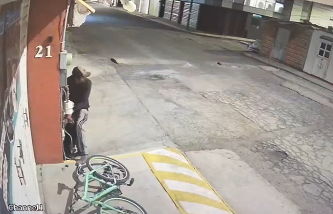 VIDEO Captan a sujeto robando tubos de gas en Santa Cruz Buenavista