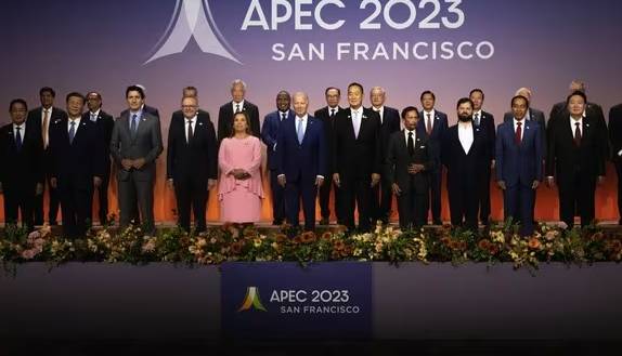 ¡Neoliberales cuatroteros al fin!