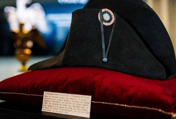 Sombrero de Napoleón se subasta en casi 2 millones de euros