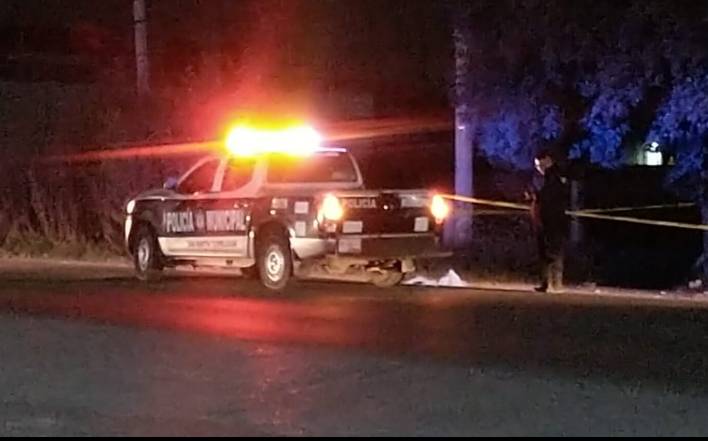 Hallan cadáver a un costado de la carretera federal El Verde Texmelucan