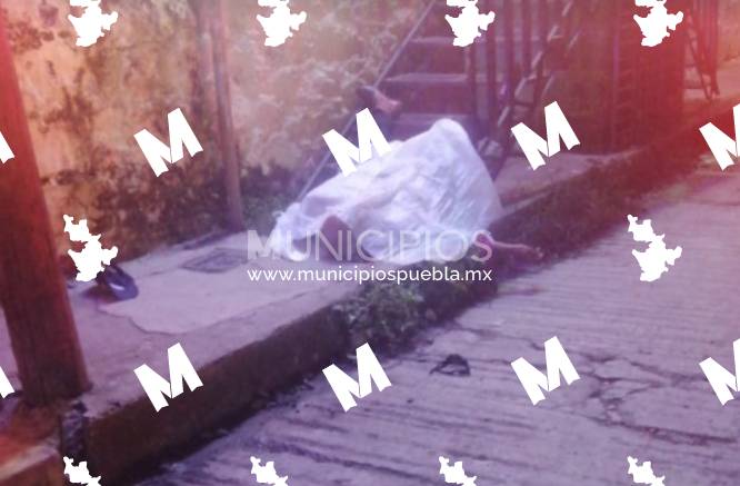 Mujer da muerte a su marido al empujarlo de las escaleras en Xicotepec