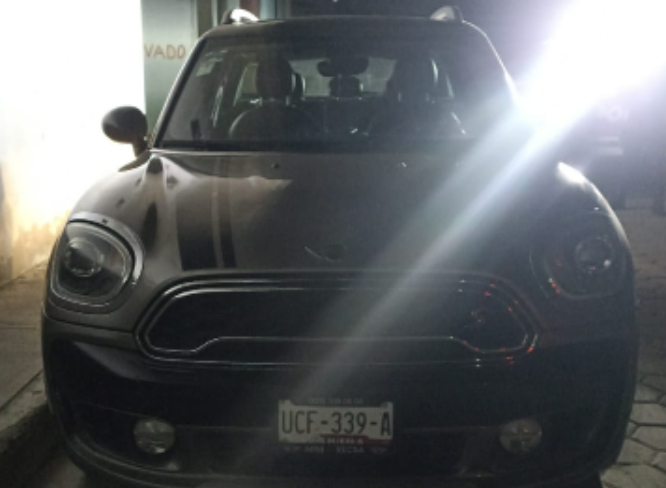 En Tochtepec abandonan Mini Cooper robado en Tecamachalco