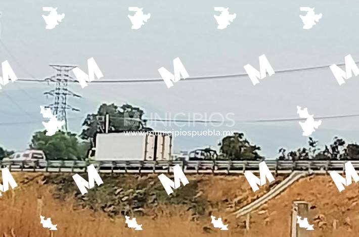 Policías recuperan camión robado en Arco Poniente en la zona de Huejotzingo