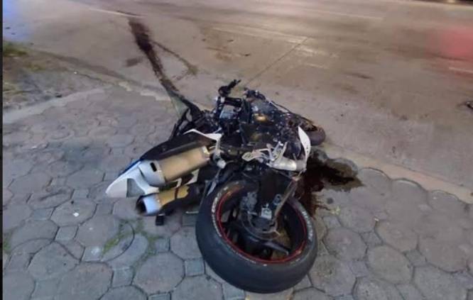 Joven motociclista muere al chocar contra auto en la 31 Poniente