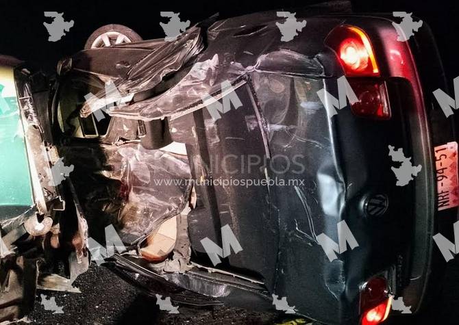 Tráiler aplasta y mata a conductor en la México-Puebla