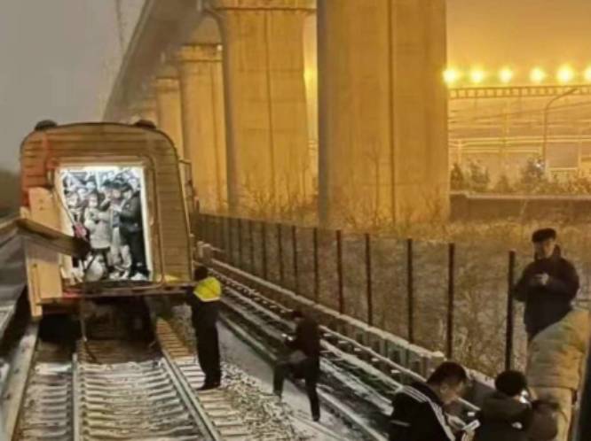 Se separan dos vagones del metro de Beijing; hay 30 heridos