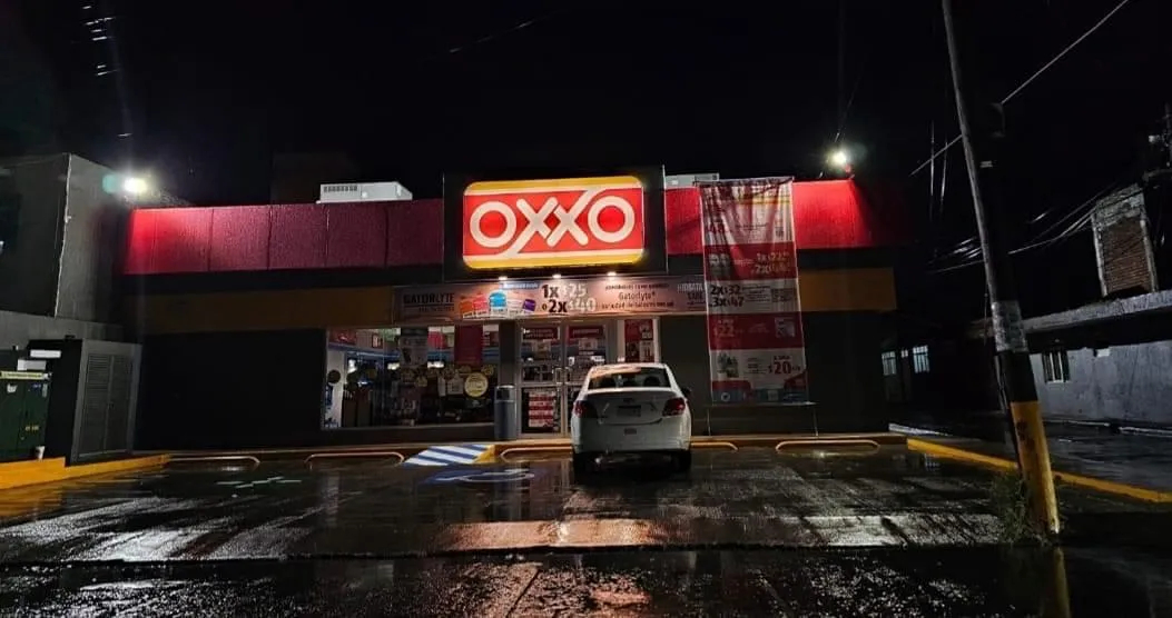 Asaltan dos tiendas Oxxo casi al mismo tiempo en Izúcar