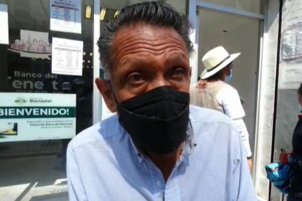 Tras cobrar pensión de su tío, joven lo deja sin papeles en Banco Bienestar de Puebla