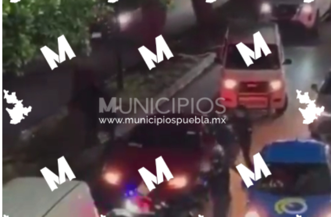 VIDEO Balacera en bulevar Hermanos Serdán termina en detención de conductor de Camaro