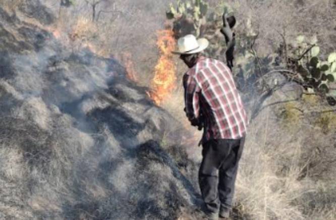 Se vuelve a prender el cerro Totolquemec en Texmelucan