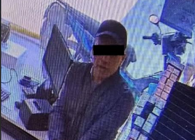 Asaltante golpea a empleada para robar en el 7/24 de Tehuacán