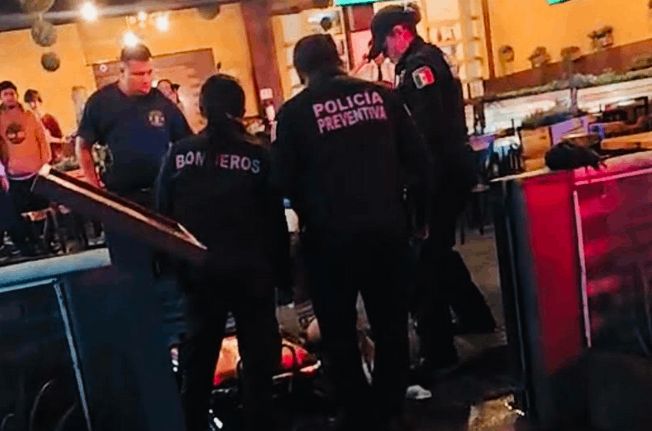 Joven ensangrentada pide ayuda en restaurante de Atlixco tras ser agredida