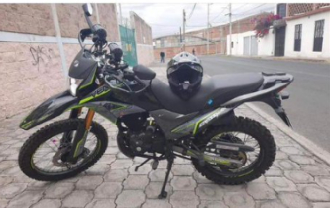 Roban moto del estacionamiento de tienda Chedraui en Puebla capital