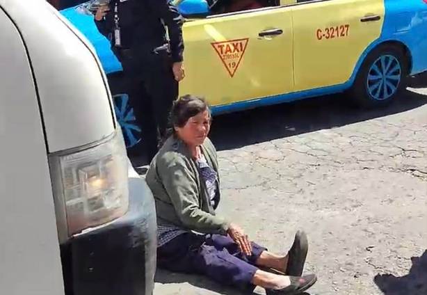 Unidad del transporte público arrolla a mujer en Atlixco