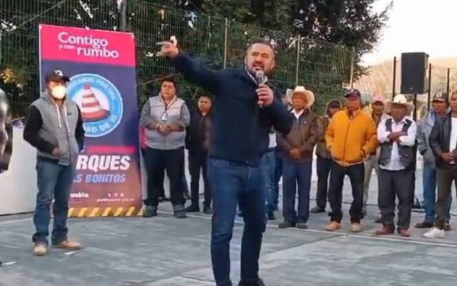 Adán Domínguez anuncia pavimentación de calles en San Andrés Azumiatla