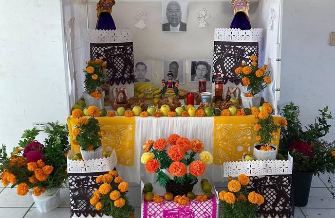 También en la 13 Junta Distrital del INE en Atlixco colocaron ofrenda 