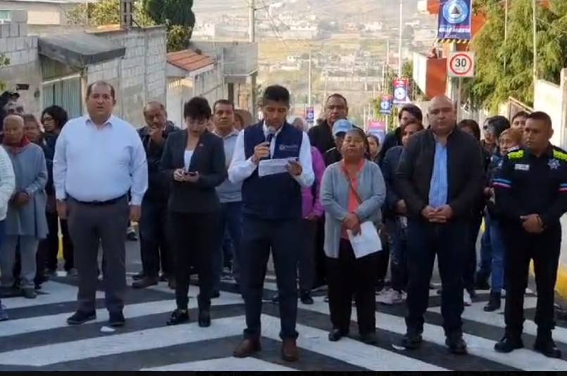Rivera entrega obras en la calle Tulipanes y Lomas de San Valentín