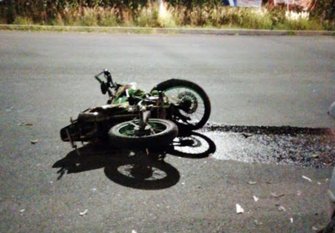 Motociclista fallece tras chocar contra un auto en Totimehuacan