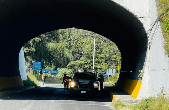 Luego de complicaciones viales, pintan zona peligrosa en carretera de Atlixco