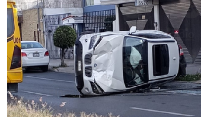 Accidente vial en la 18 Sur deja una persona herida 