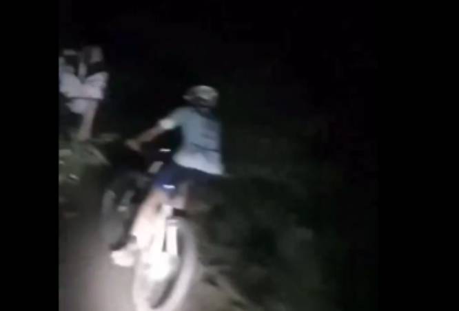 VIDEO Ciclistas captan supuesto fantasma en sendero