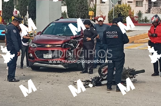 Dos heridos es el saldo del choque de una moto y una camioneta en Texmelucan