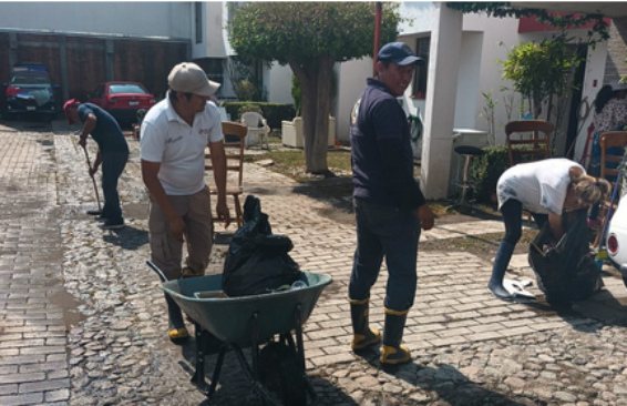 Se alista llegada de más pipas a la colonia Santa Cecilia tras granizada del viernes: Segob