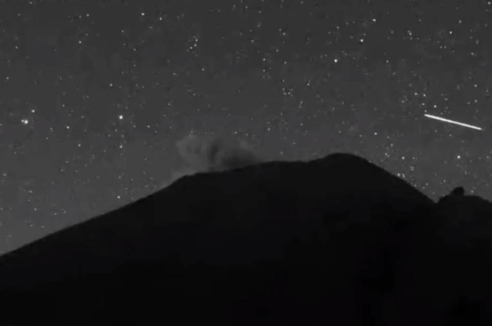 VIDEO Captan extraño objeto cruzar el Popocatépetl y desaparecer