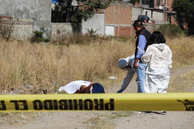 Dejan cuerpo maniatado y con mensaje junto a paradero de RUTA