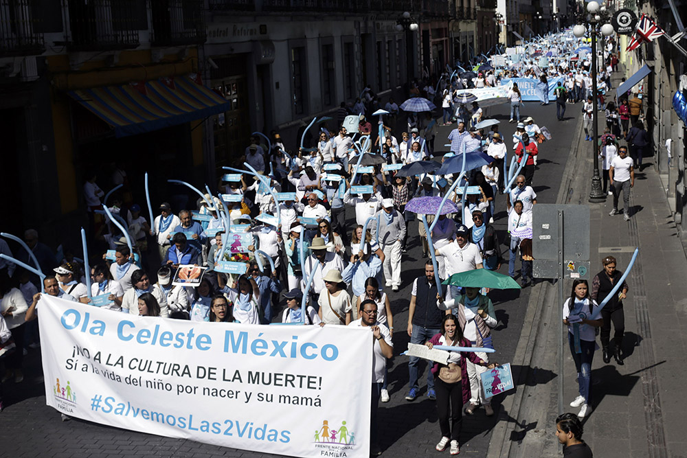 Marchan por el derecho a la vida en Puebla y Tehuacán 