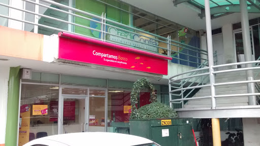 En intento de robo, delincuentes hacen boquete en Compartamos Banco en Puebla