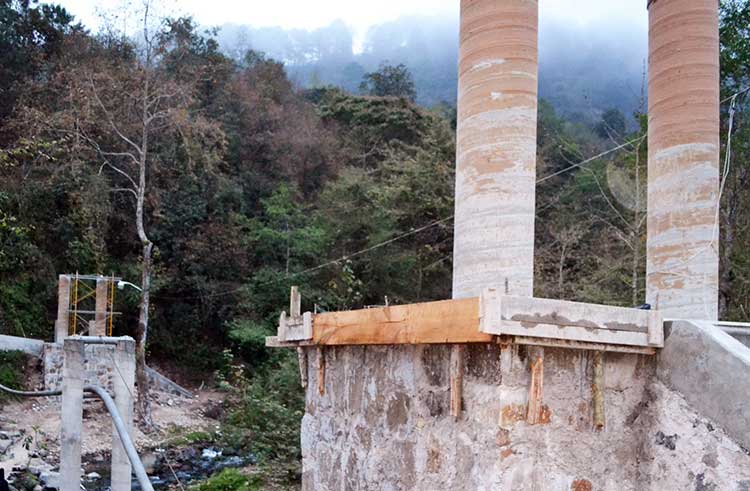 Después de 40 años, construirán puente en Zacapoaxtla 