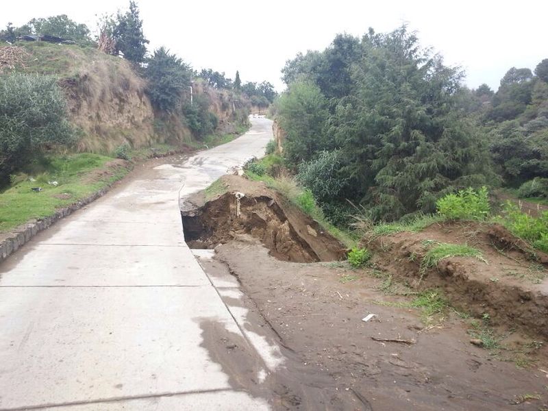 Por derrumbe restringen paso en el camino Atexcac-Huejotzingo